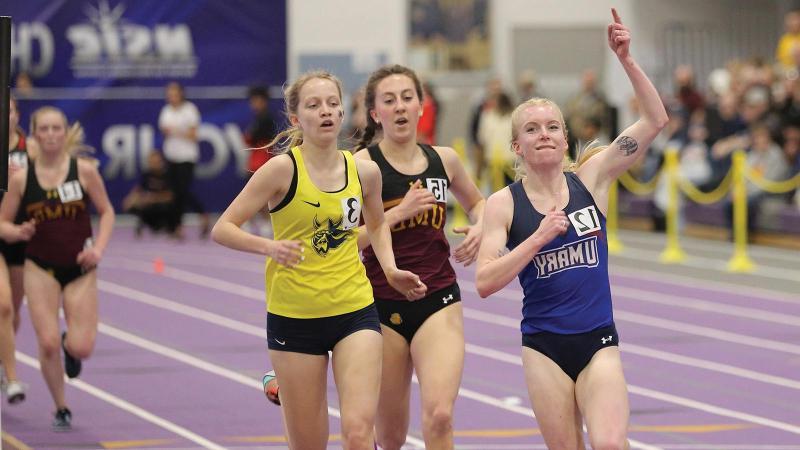 Ida Narbuvoll competing at an indoor race in 2019. 